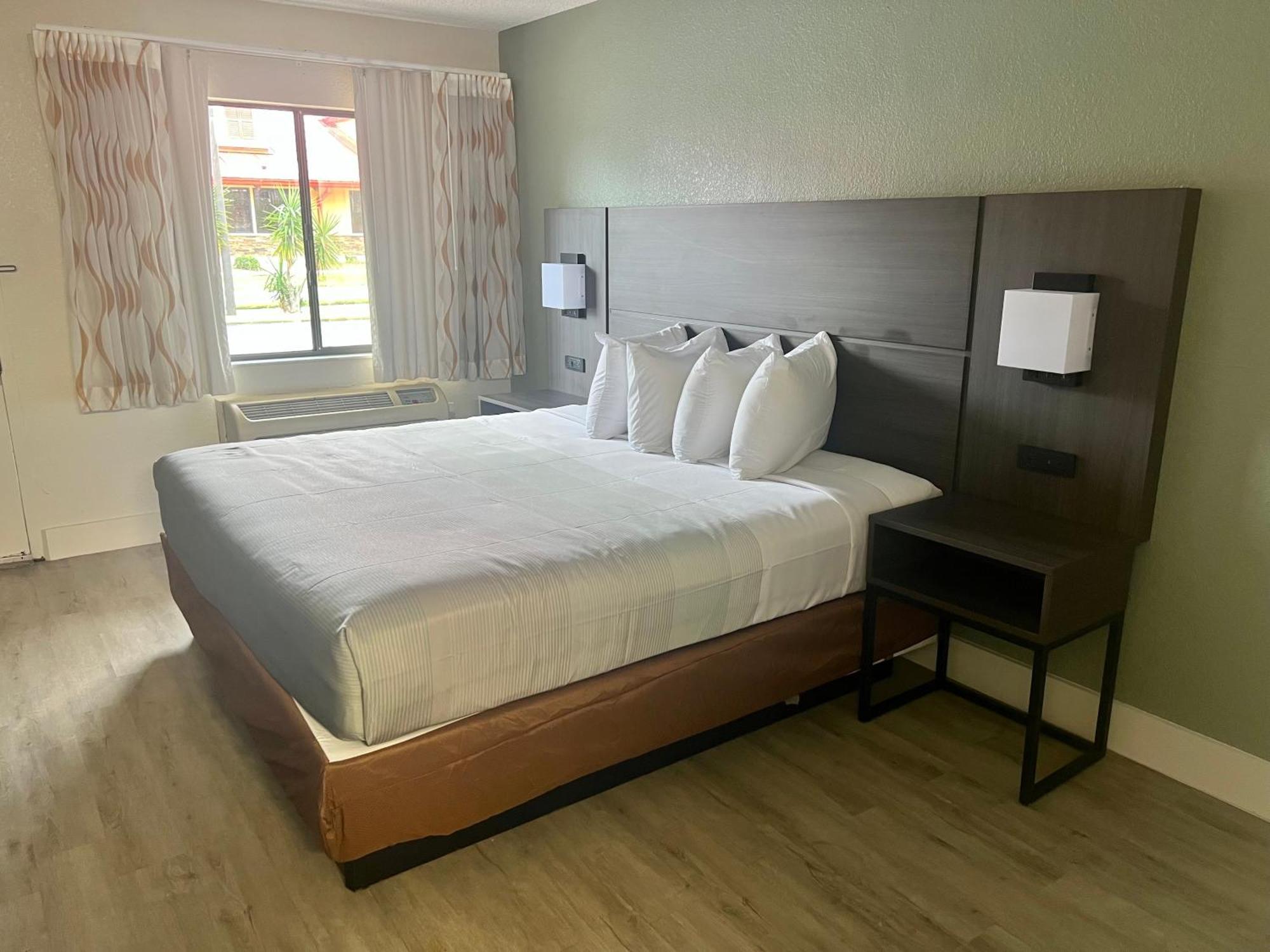 Quality Inn & Suites Orlando East - Ucf Area Alafaya Exteriör bild